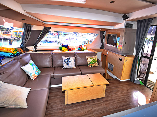 Abaco Charter Yacht Rental - Katrina - Salon