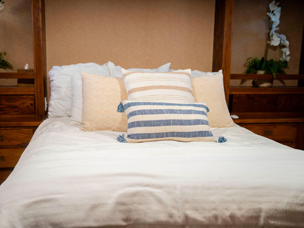 Sea Suite Burger Motor Yacht Guest Bedroom - Abaco Yacht & Charter Services